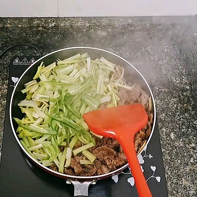 大片牛肉的做法湖南口味的（轻松学会湖南小炒牛肉做法）