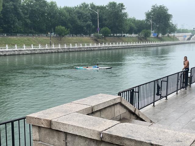 北京河湖水质：北京城市河湖频现市民游泳玩水(5)