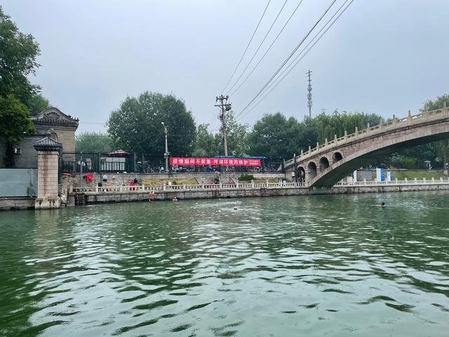 北京河湖水质：北京城市河湖频现市民游泳玩水(2)